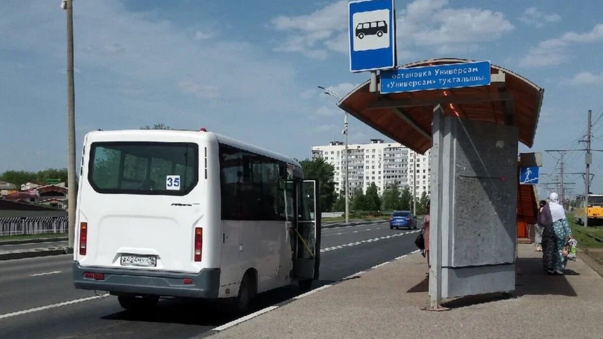     В Набережных Челнах водитель маршрутки сломал социальную карту пенсионерки и выгнал ее из салона общественного транспорта. Соответствующая публикация появилась в городском сообществе «Набережные Челна Life» во «ВКонтакте».