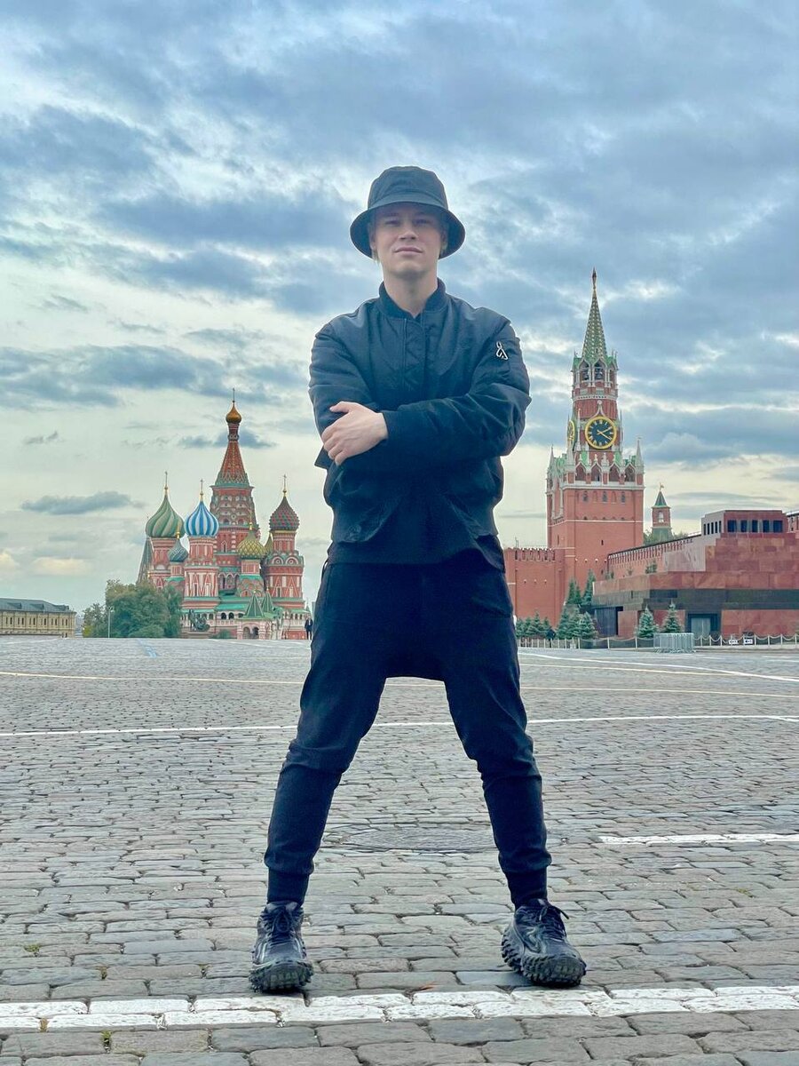 Шаман на площади в москве. Шаман на площади в москве. Shaman (певец). Певец на сцене. Shaman на красной площади.