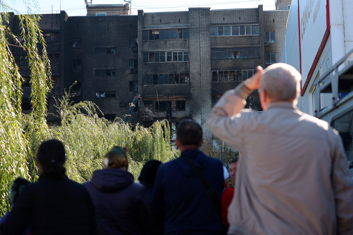 Многоэтажный дом, повреждённый в результате крушения сверхзвукового истребителя-бомбардировщика Су-34 в Ейске, 18 октября 2022 года
Фото: Виталий Тимкив/РИА Новости