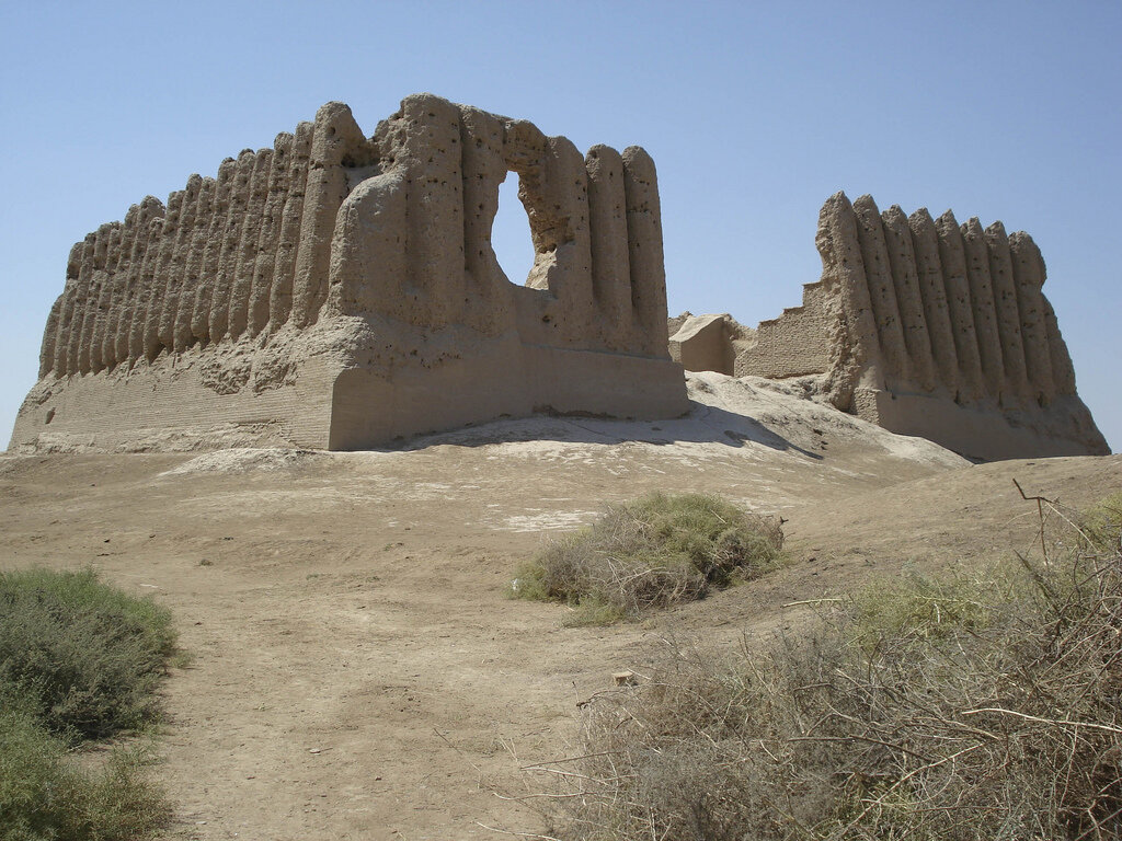 Развалины столицы Парфии-Парнстана (городище Мерв), где правил отец Георгия-Ягория Яранак (Сурен Пахлав). 