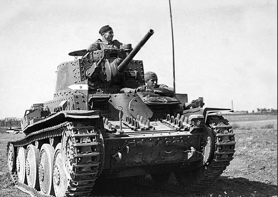 танк 38t. танк т-34 в бою. сгоревшие танкисты вов 1941-1945. Pz. танки т34 великой отечественной войны.