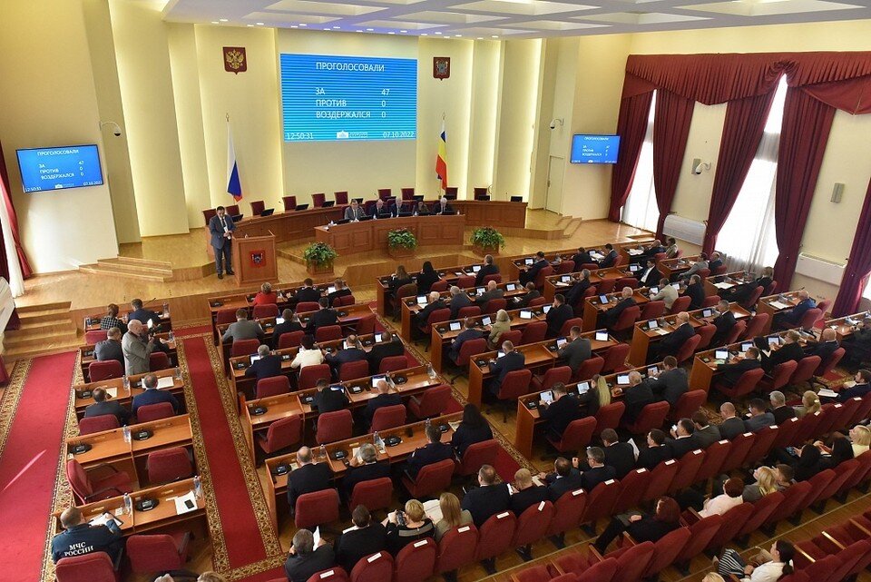     Губернатор Василий Голубев предложил внести поправки в законы о мерах соцподдержки детей-сирот.  Правительство РО