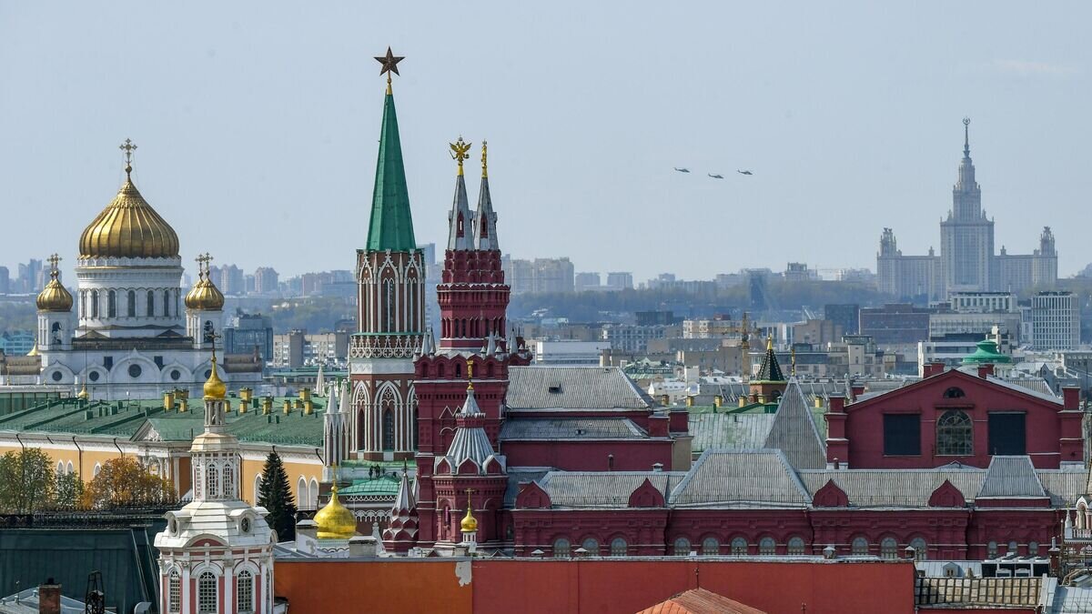    Вид на храм Христа Спасителя, Московский Кремль и Государственный Исторический музей© РИА Новости / Сергей Пятаков