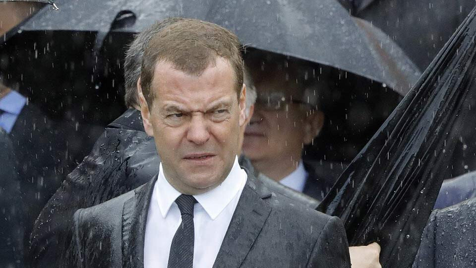 Медведев пообещал отомстить за всех россиян. Россияне прокомментировали