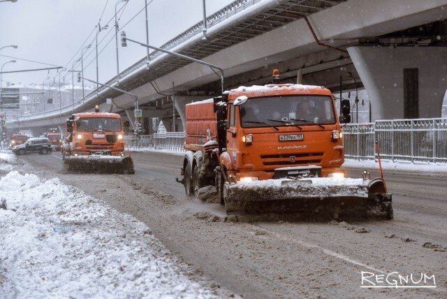    Снегоуборочная техника вышла на дороги Дарья Антонова © ИА REGNUM