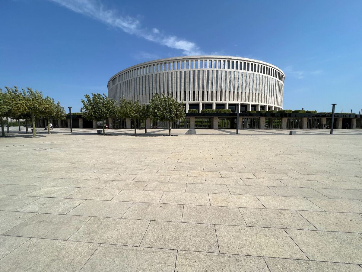 Вот такой стадион есть в парке 
