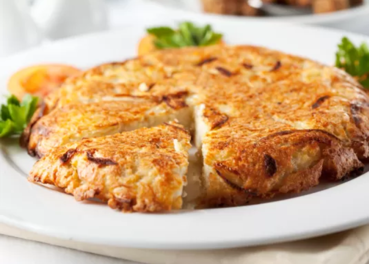 Белорусская кухня картофельная бабка. Картофельная драчена белорусской кухни. Блюдо бабка картофельная. Бабка национальное белорусское блюдо.