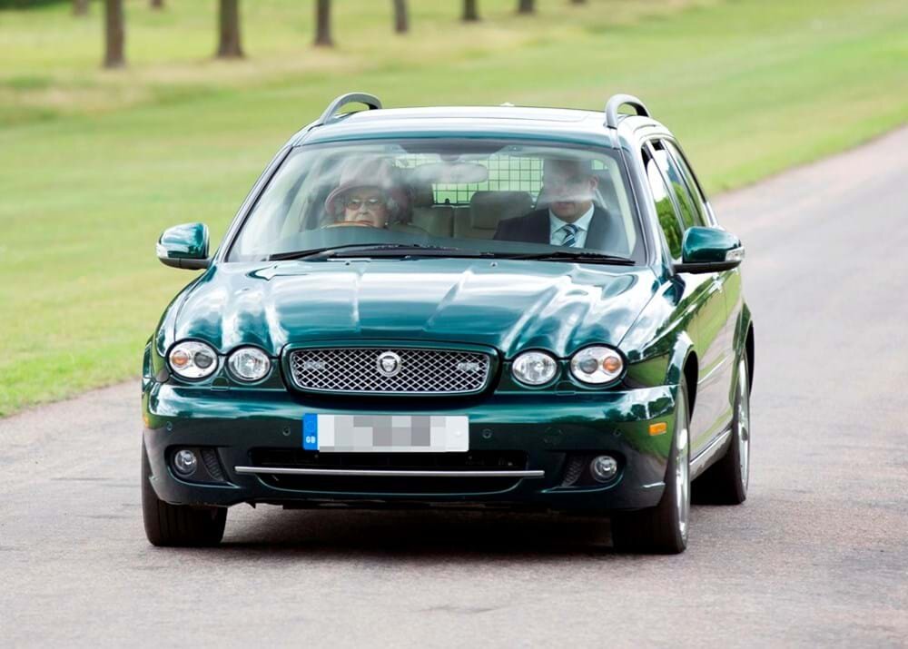     Jaguar из автопарка покойной Елизаветы II уйдет с молотка Фото: www.historics.co.uk