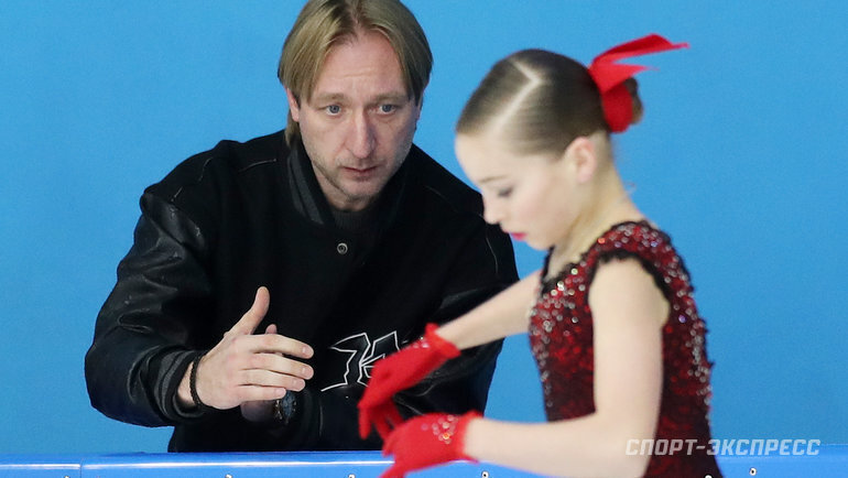    Тренер Евгений Плющенко и ученица Софья Титова.Федор Успенский