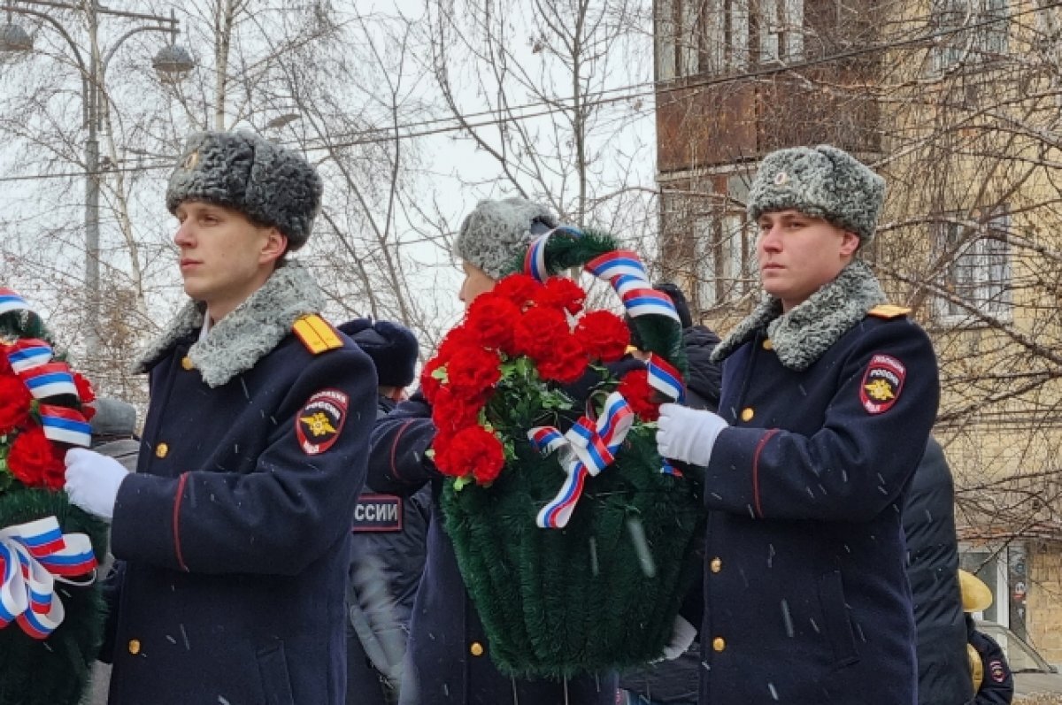 Мамы плакали. В Красноярске увековечили имена погибших в СВО полицейских |  АиФ–Красноярск | Дзен