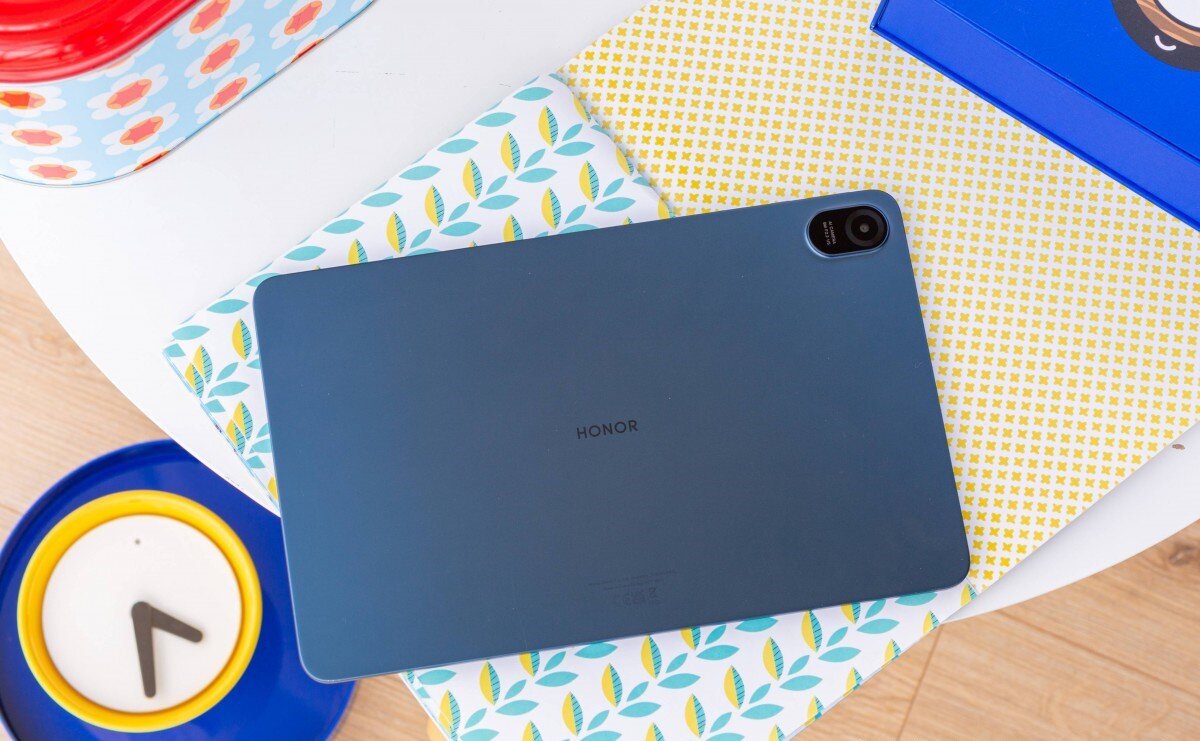    Honor Pad 8 отлично подходит для просмотра мультимедиа, благодаря большому дисплею и качественным динамикам. Фото: gsmarena.com