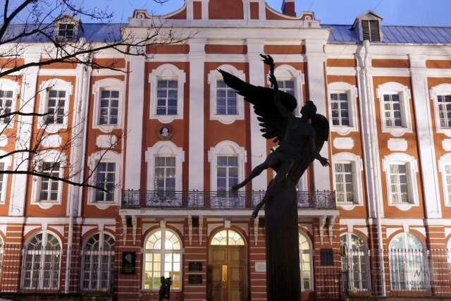    Главное здание СПбГУ Дарья Драй © ИА REGNUM