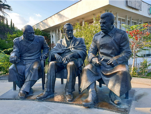 Памятник Уинстону Черчиллю, Франклину Рузвельту и Иосифу Сталину в Ялте