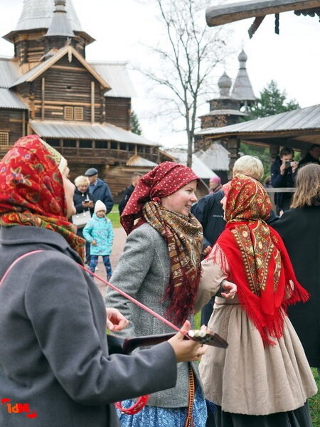 Под балалаечку то и разговоры краше