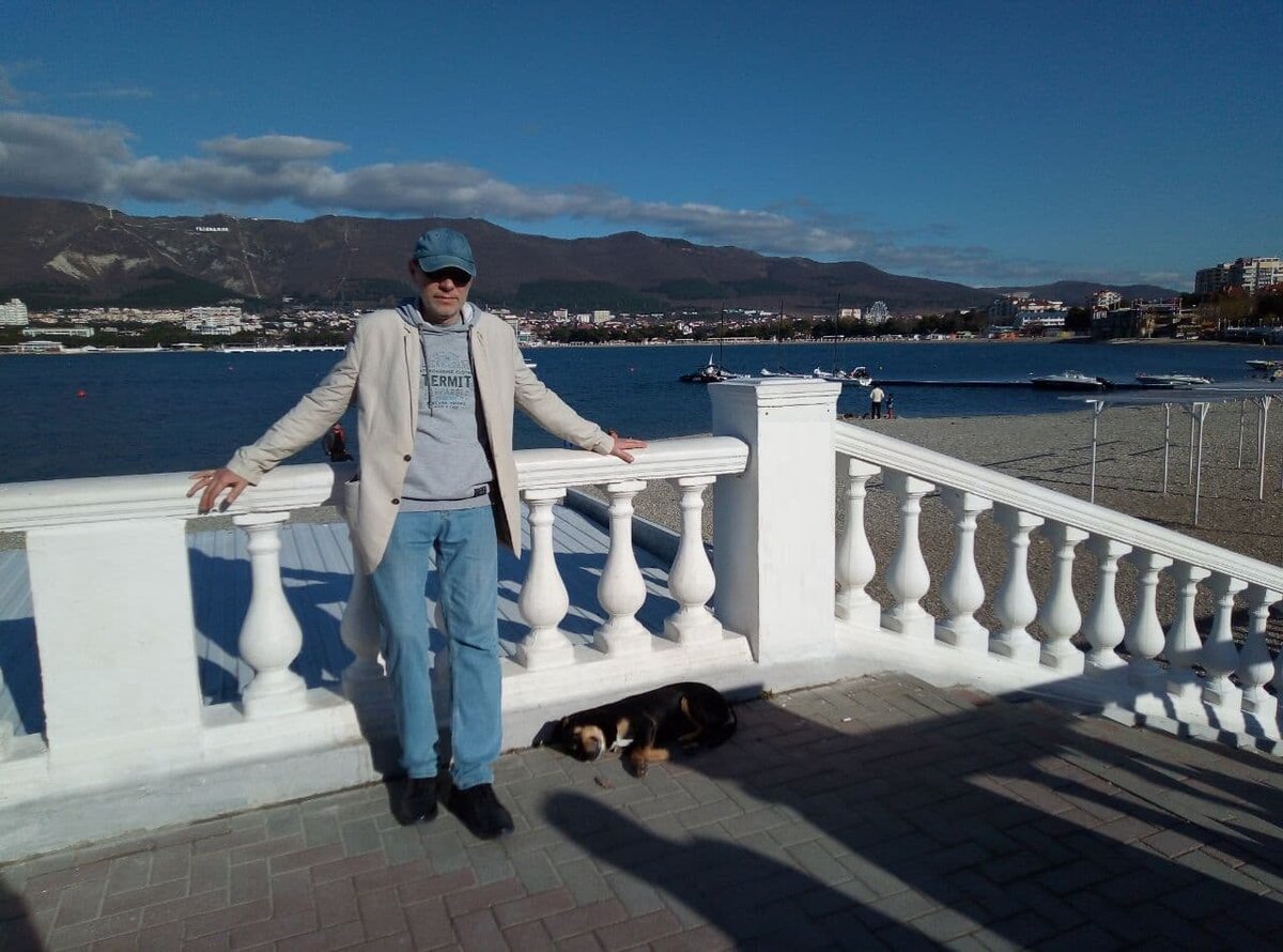 Михаил Лекс, автор рассказа, канала «Как стать счастливым?» и первого комментария.