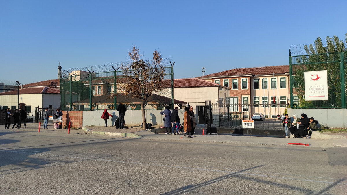 Здание гёча снаружи выглядит сурово. Фото: Кирилл Полиенко/Polienko: путешествуем вдвоём