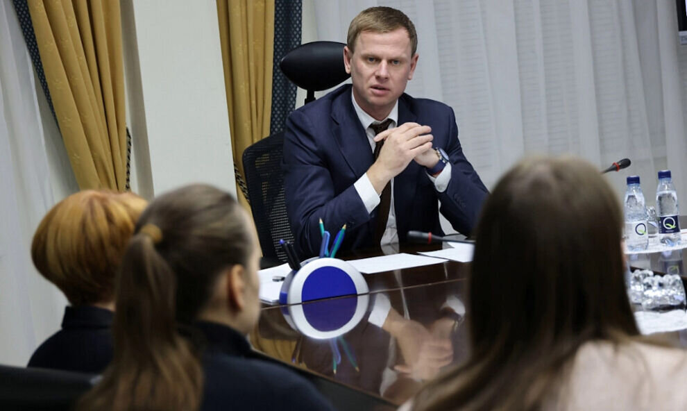    Глава Пуровского района Антон Колодин проводит встречи с семьями мобилизованных и добровольцев