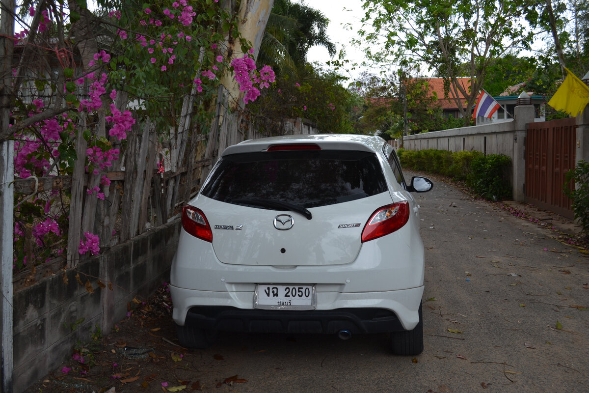 Парковка для нашей машины. Фото моё