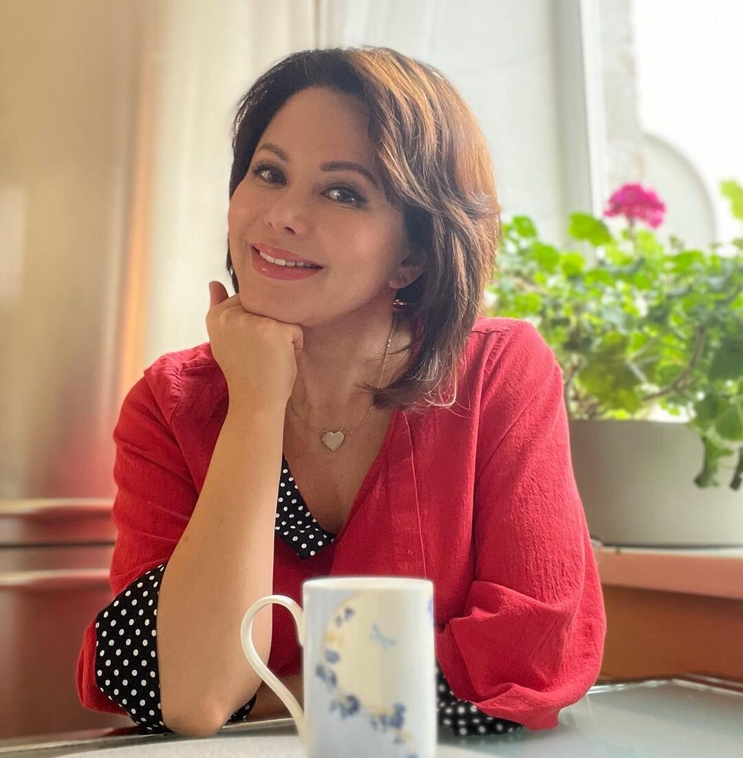    Виктория Жигунова делает макияж и наряжается даже дома Соцсети Виктории Жигуновой