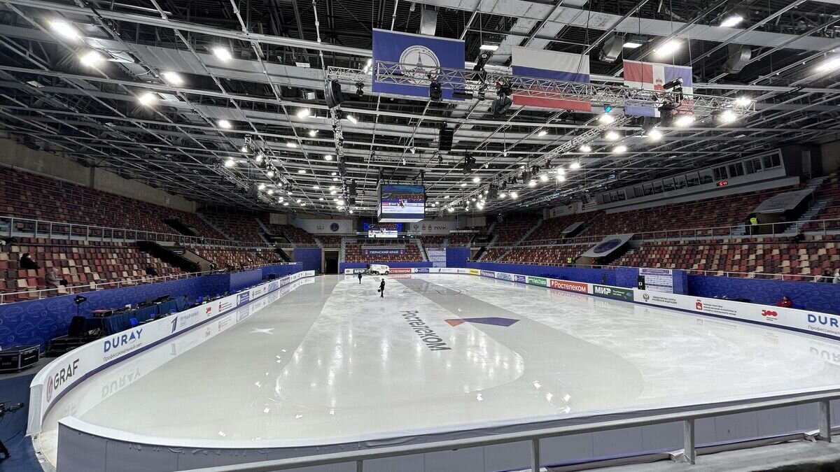    Ледовая арена пермского УДС "Молот"© Фото