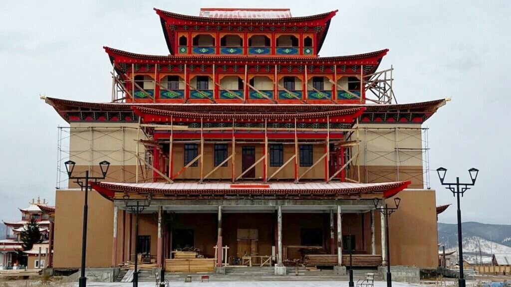     Энергоснабжающая компания «ТГК-14», работающая в Бурятии и Забайкалье, не только обеспечивает теплом социальные учреждения и жилые дома, но и дарит тепло в порядке благотворительности, помогая средствами детским домам и поддерживая важные инициативы граждан.