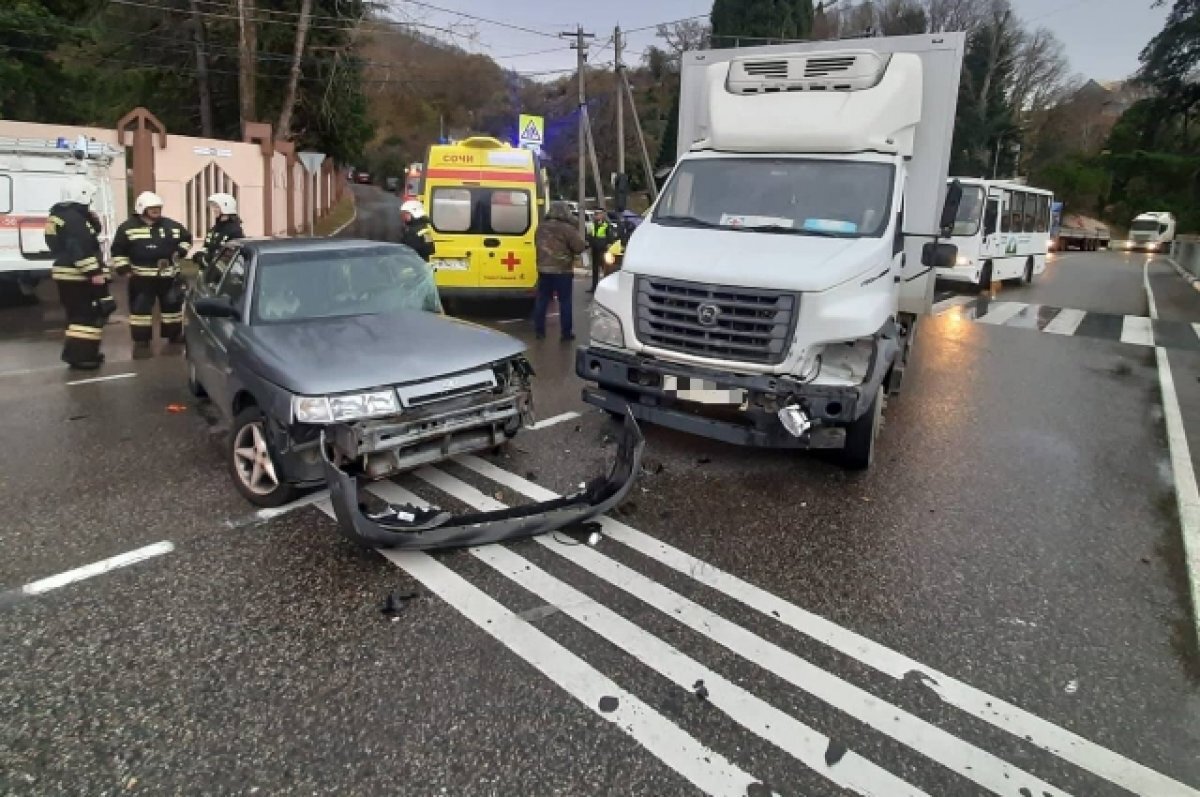    В Сочи водитель, спровоцировавший аварию, скончался в машине скорой помощи