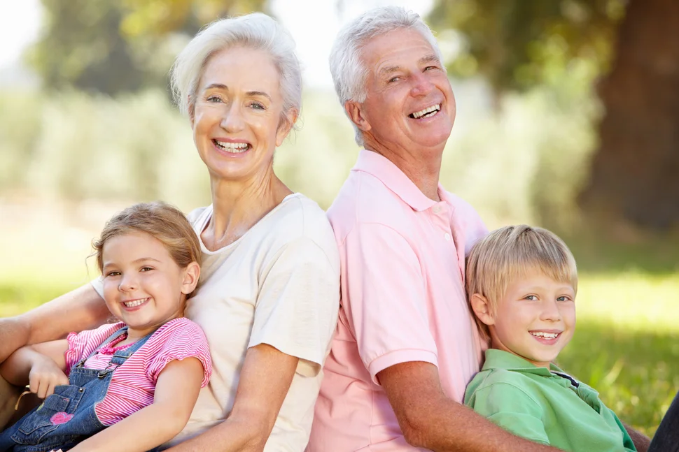 Ребенок в семье. Взаимопонимание в семье. Фотография семьи. Relative картинка для детей. Ребенок в семье.