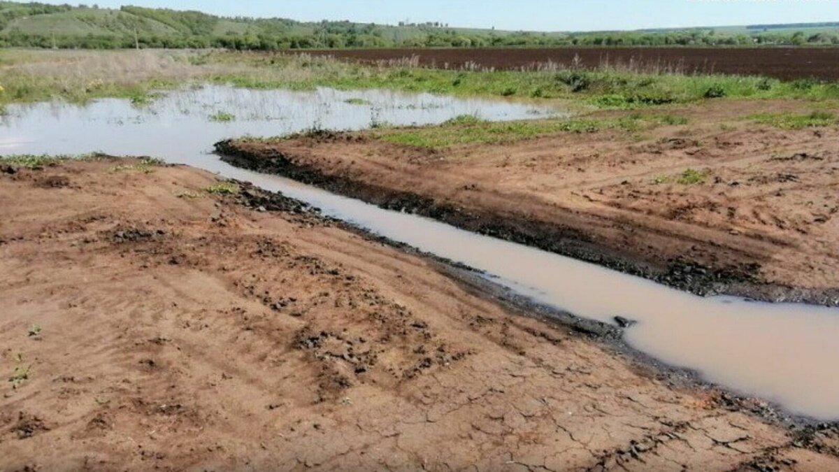     Муслюмовский молочный комбинат, расположенный в одноименном селе, непрерывно сбрасывал жидкие отходы на близлежащий земельный участок. За это предприятию выписали штраф на 760 тысяч рублей.