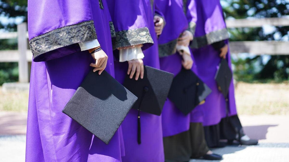    Выпускники университета:pixabay.com