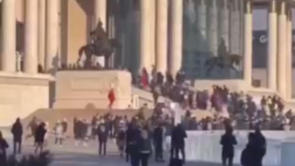    Протестующие у Дворца правительства:t.me/worldprotest