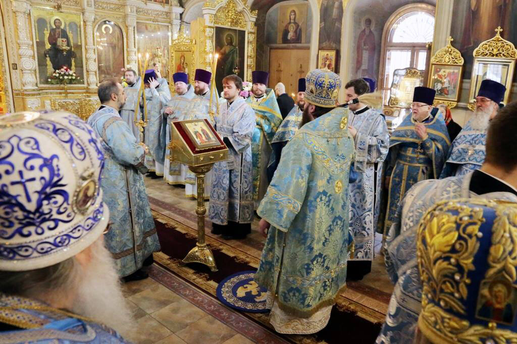  Первое православное богослужение святым Ацисклу и Виктории было совершено в ноябре 2010 года в храме «Всех Святых». Источник: http://severvik.ru/2018/11/16050#prettyPhoto
.