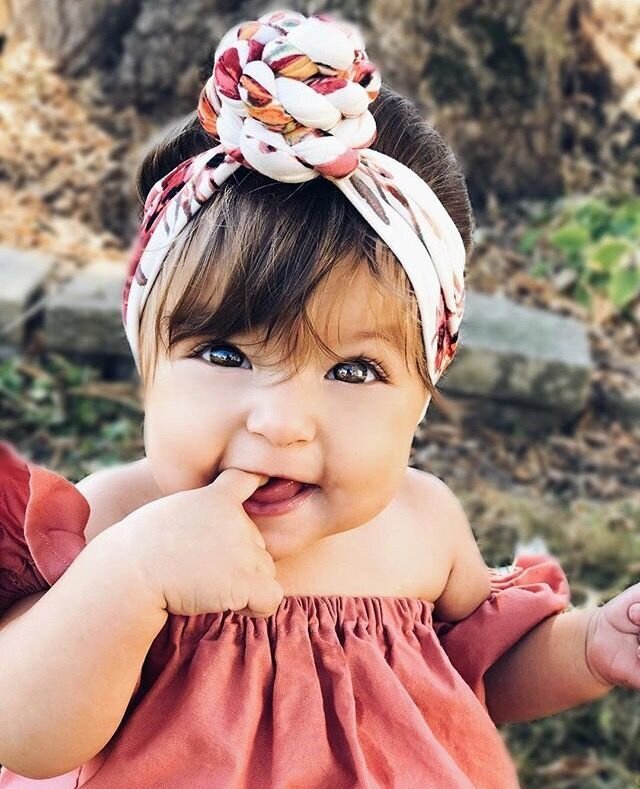 Забавная девчушка