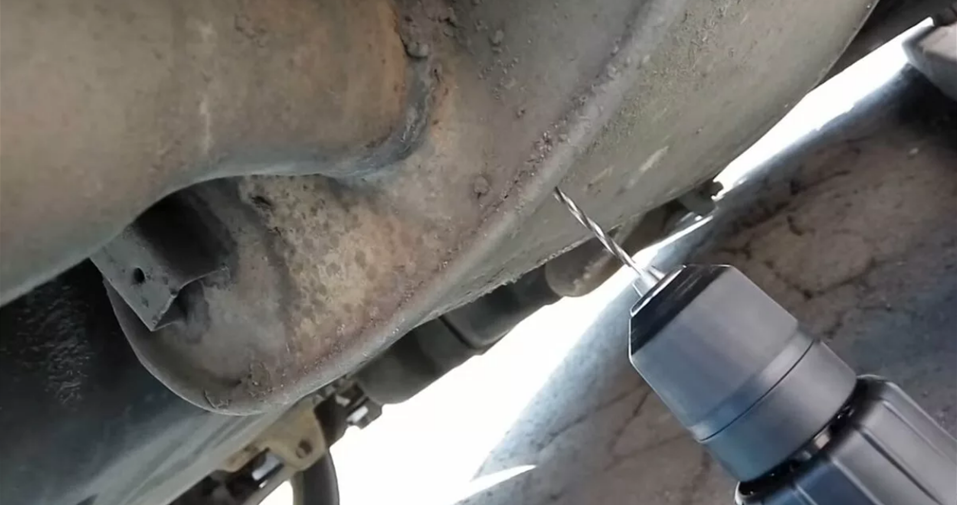 Почему нельзя удалять катализатор и сверлить отверстие в глушителе на автомобиле