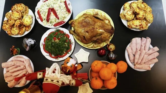    Эксперты назвали сумму, которую большинство россиян потратит на новогодний стол Андрей Севостьянов