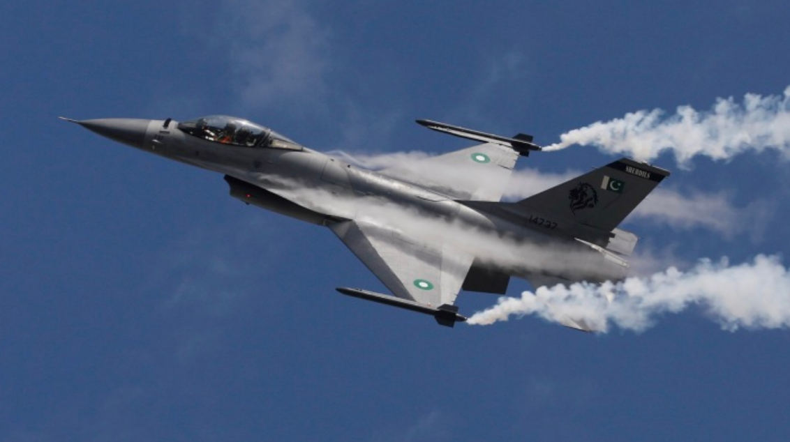 F-16 считался главным соперником "Двадцать девятого" на исходе "Холодной войны". Пакистан получил "Боевых соколов" тогда же, когла МиГ-29 появились у Индии. За всё это время индийские пилоты ни разу не дали усомниться в преимуществе советской\российской машины. Фото 