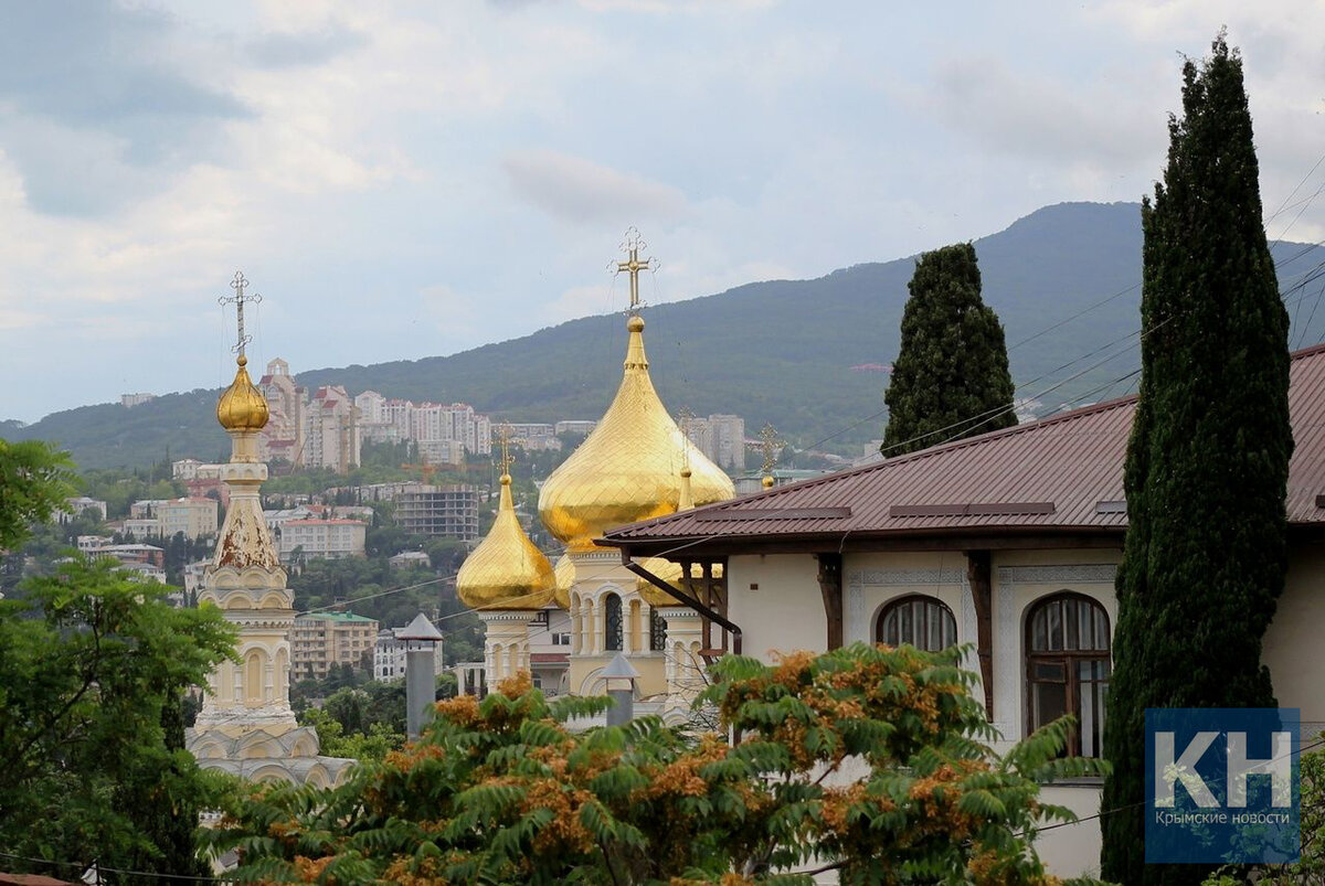 Ялта. Купола собора св. Александра Невского