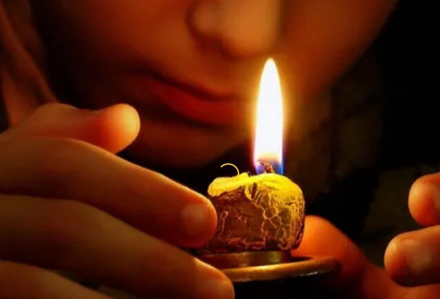 смотреть на свечу