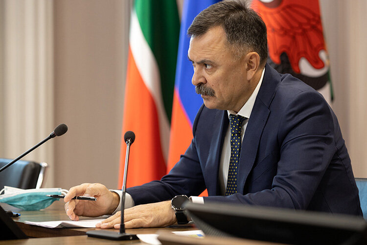  Рустем Гафаров: «В выходные циклон принес солидную порцию снега. Немножко повезло — основной удар пришелся на выходные» Фото: kzn.ru
