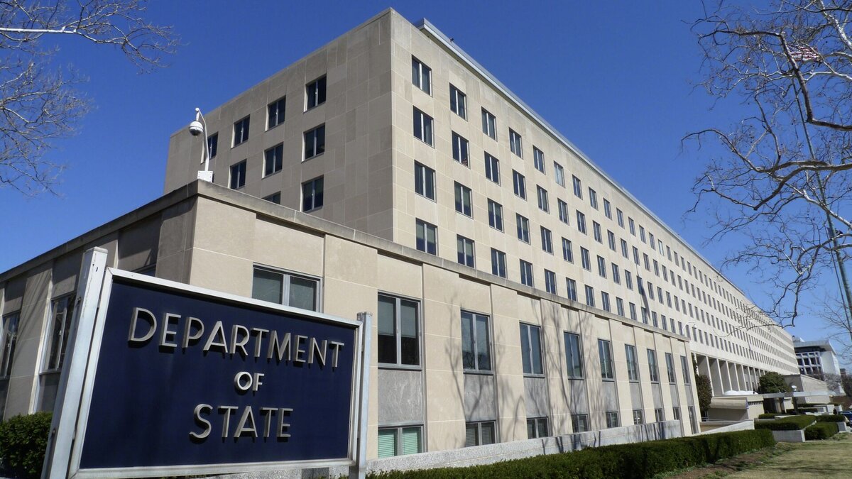 Специальный представитель Госдепартамента по вопросам Холокоста Эллен Джермейн, находившаяся на прошлой неделе в Литве, призвала Вильнюс называть вещи своими именами и признать, что некоторые участники послевоенного вооруженного сопротивления советской власти участвовали во время Второй мировой войны в организованном нацистами массовом уничтожении евреев. // в комментах пишут, что Госдеп не иначе, как подменили.