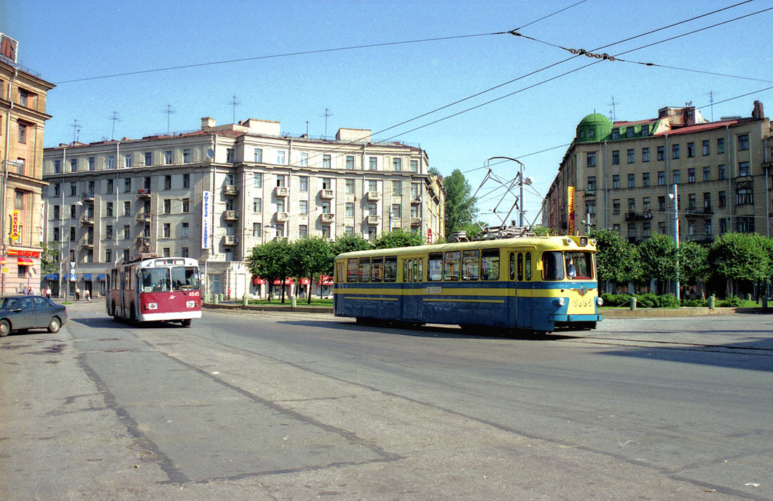 Район метро автово