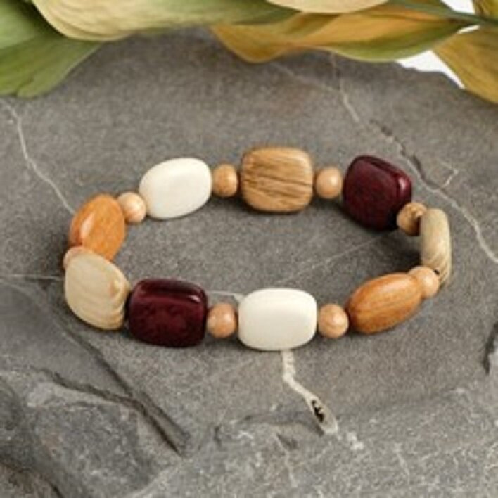 А с виду - обычный браслетик