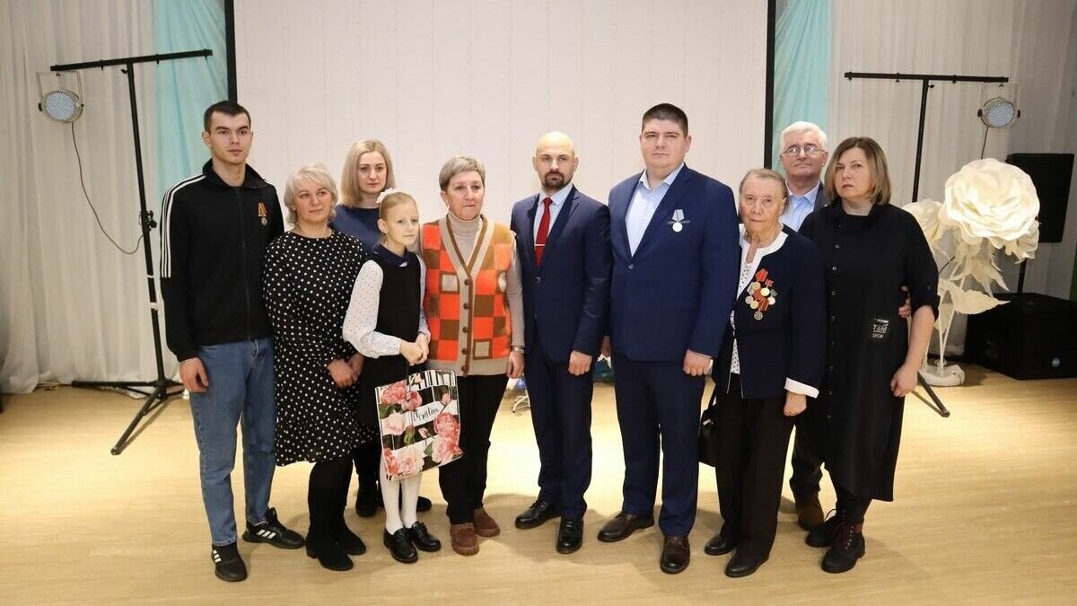     Жители республики Юрий Шилько и Вячеслав Мантур были награждены медалями «За отвагу» и Минобороны РФ «За воинскую доблесть» II степени, сообщил Глава Карелии в соцсетях.