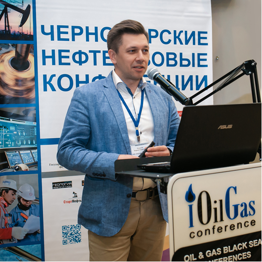 На фото коммерческий директор ООО «Спутниковая связь» Андрей Андреевич Ромулов на черноморской нефтегазовой конференции