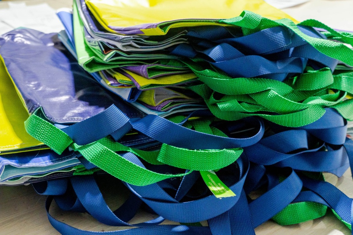    В Югре осужденные изготавливают шопперы из вторсырья