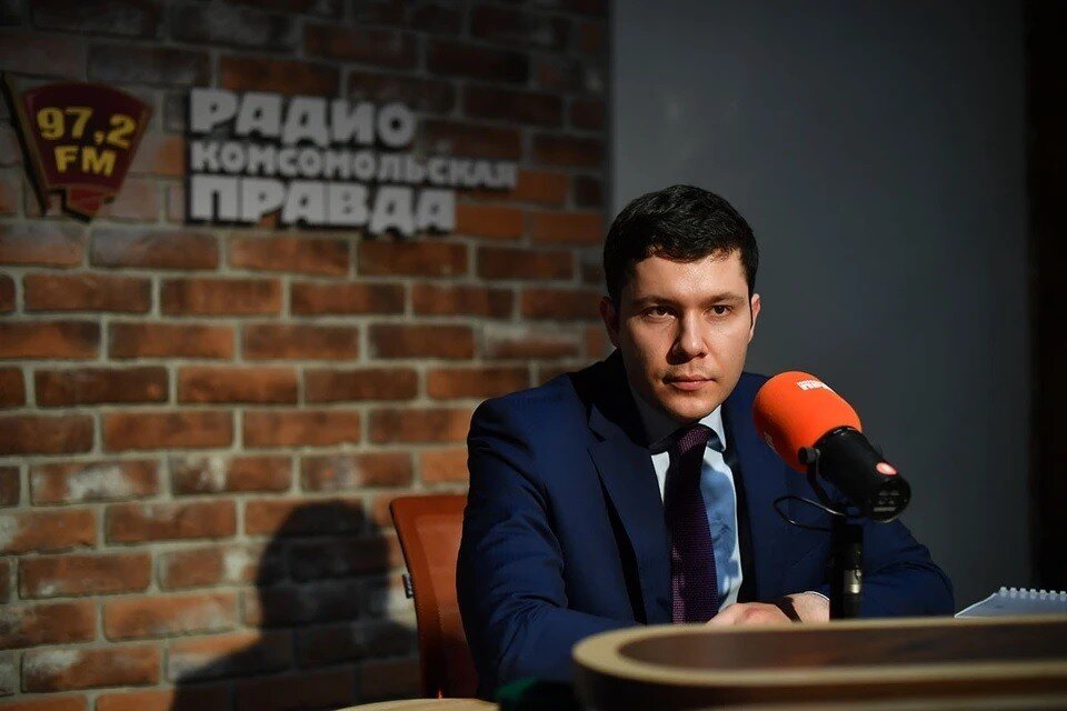     Антон Алиханов Виктор ГУСЕЙНОВ