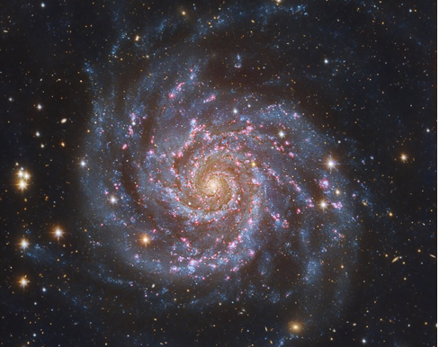 Галактика М74. По теории различения наблюдаемые галактики - это звёздно-планетные системы по типу солнечно-земной системы, а не скопления звёзд. Галактики подобны антициклонам, поскольку их рукава при виде сверху направлены по часовой стрелке, на закручивание. Это подтверждает общую полевую структуру пространства. Выход галактической спирали с двух сторон от звезды в центе отображает зеркальную поворотность полевого пространства, в которой ключевая планета (подобная Земле) располагается сразу как бы с двух сторон от звезды: в будущем и в прошлом. Настоящее же в космосе - это движение светового потока (но с его почти мгновенной полевой скоростью, а не с известной "скоростью света").