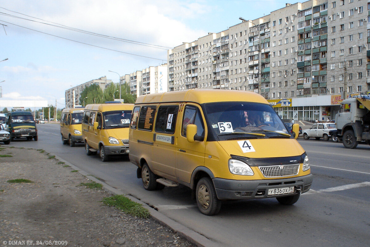 ГАЗель маршрута № 5э «Больница № 22 — Поликлиника № 24» на проспекте Героев Сталинграда. Позади ГАЗели на ныне несуществующих маршрутах № 97, № 27а и тот самый № 47к