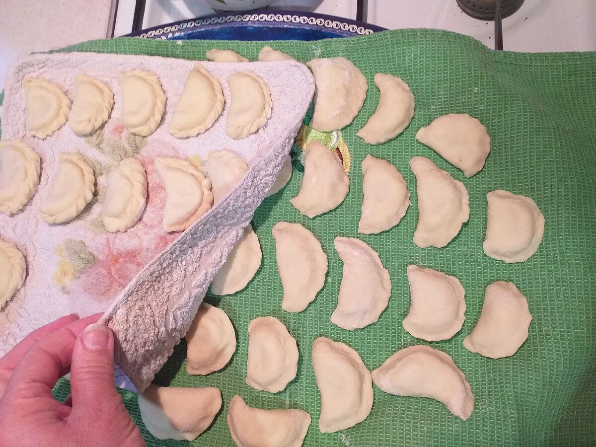 Вареники не пристают к полотенцу.