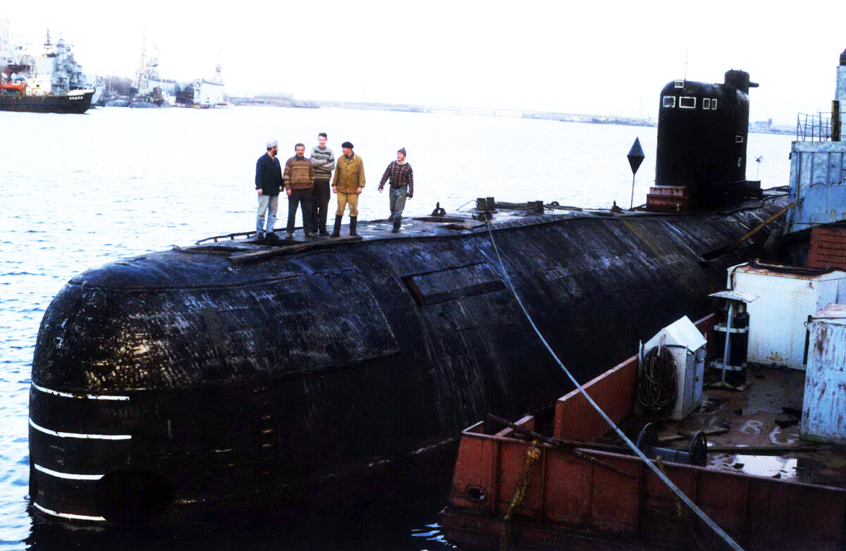 Подлодка Б-396 «Новосибирский комсомолец» прибыла в Северодвинск (2001)