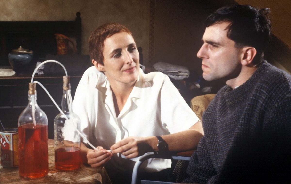 Кадр из фильма "Моя левая нога" (1989)